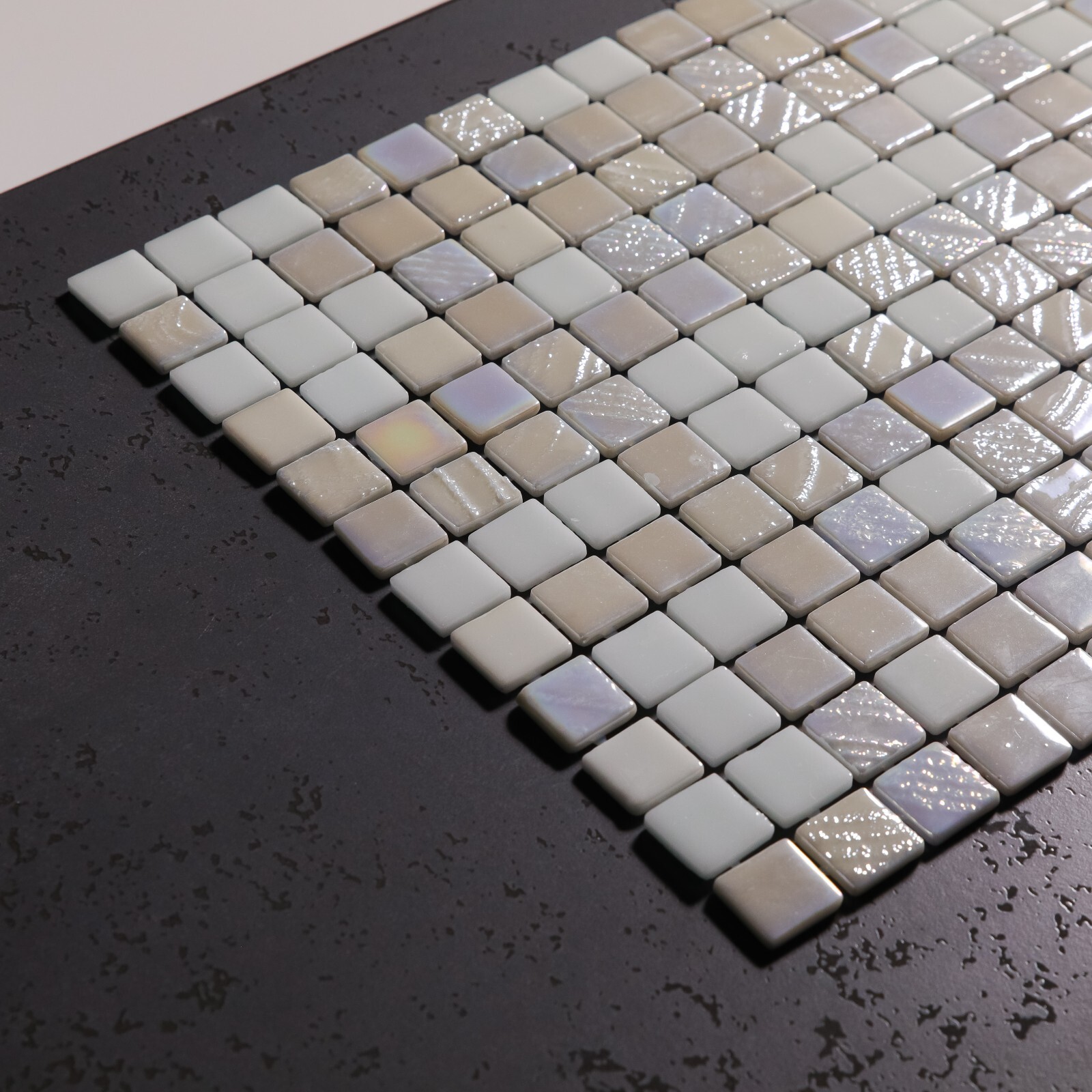 Pressed Glass Mosaic on Pool Net 32.5×51.5 – Alves Blend White Pool