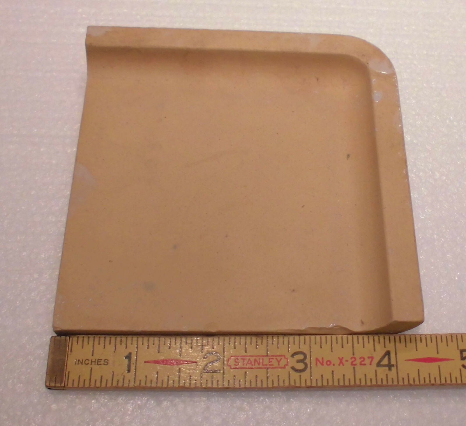 1 pc. Slate / Shell Gray: Radius Corner Bullnose Ceramic Tile 4-1/4″ Glossy, NOS