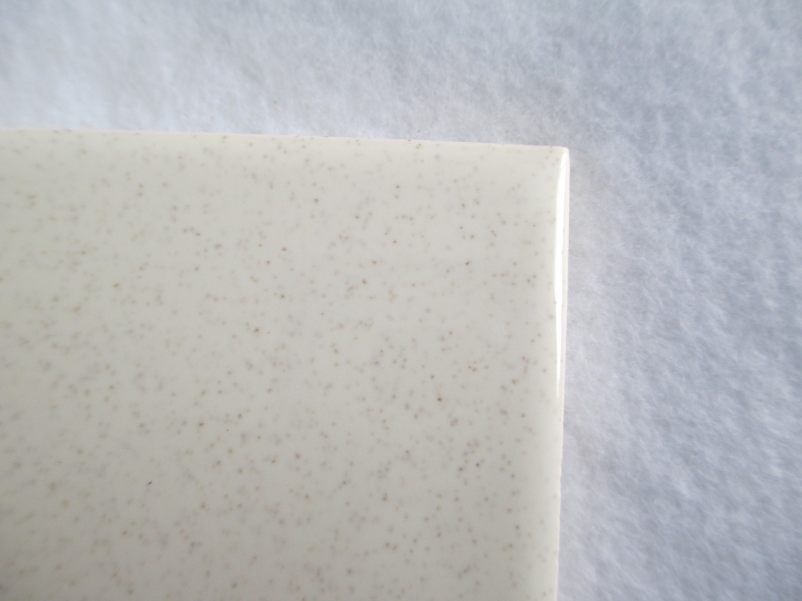VINTAGE MID CENTURY CREAM & GREY SPECK CERAMIC WALL TILE SQUARE 4 1/4″ X 4 1/4″