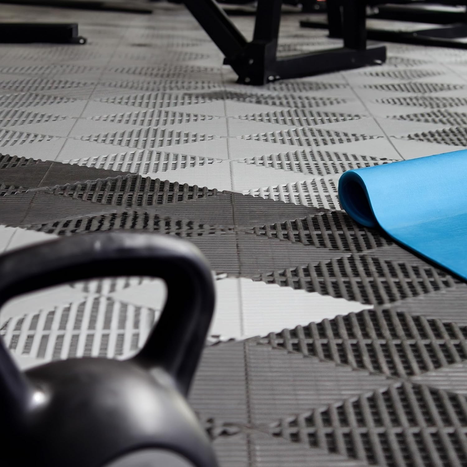 Ribbed Interlocking Garage Floor Tiles Vented Self-Draining Non-Slip Flooring
