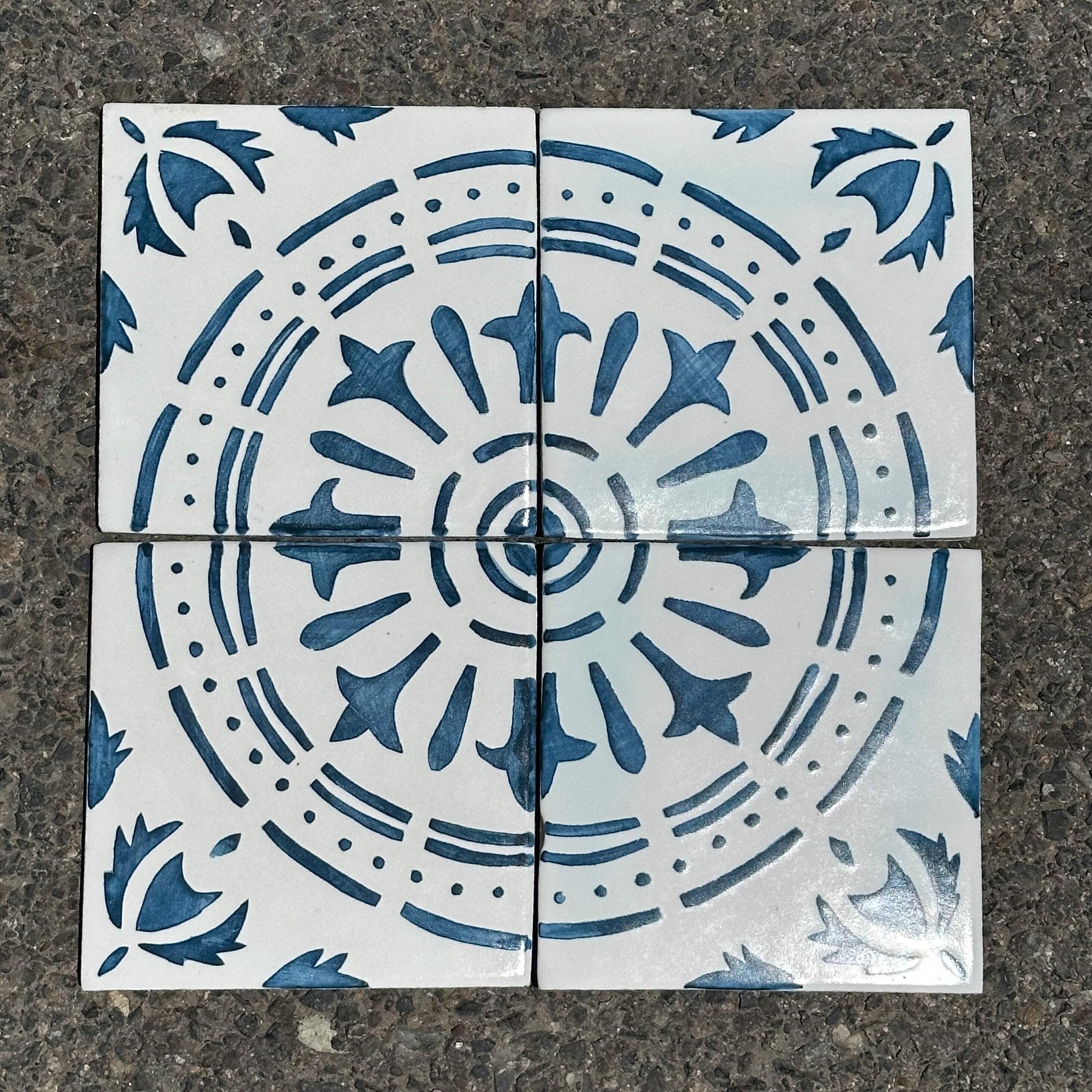 Tabarka Studio | Loggia 14 6×6 Tile, Royal Blue on White