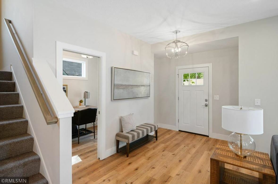Fairmont Luxury Vinyl SPC Plank With 1mm IXPE Rubber Pad Sample