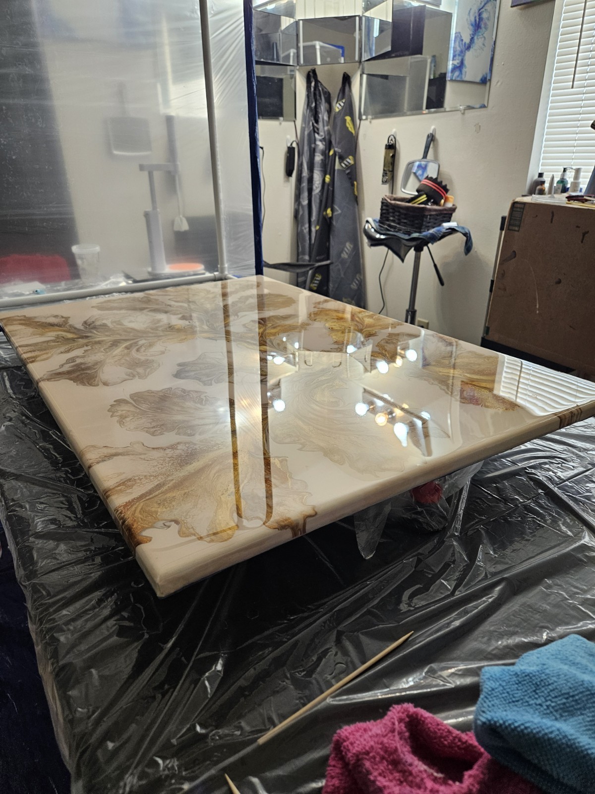 Lg 24×36 Beautiful epoxy resin coated floral dutch pour/w matching coasters.