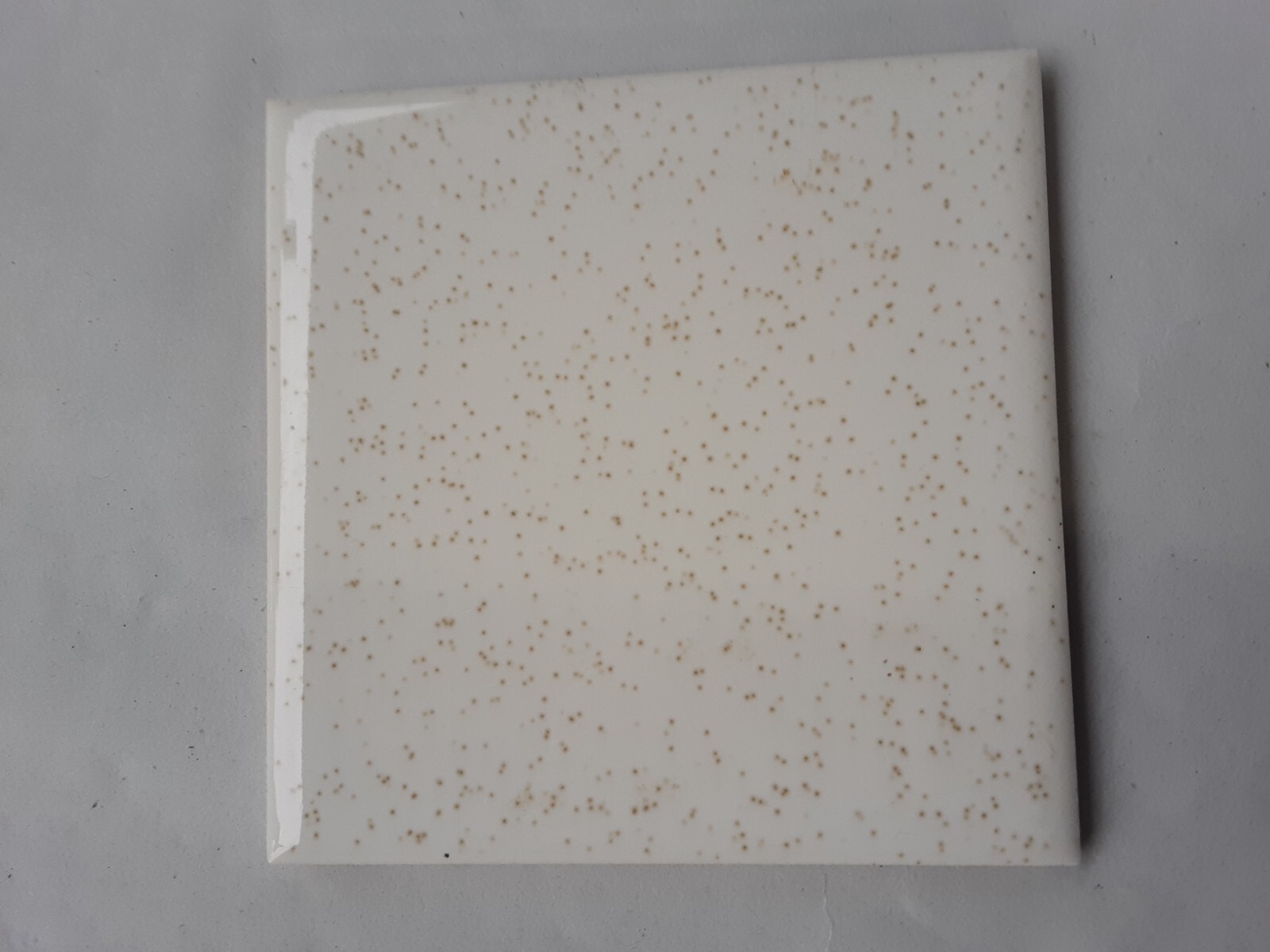 MTF Made in the USA Gloss Brown Speckles on Offwhite Ceramic Wall Tile  1960 new