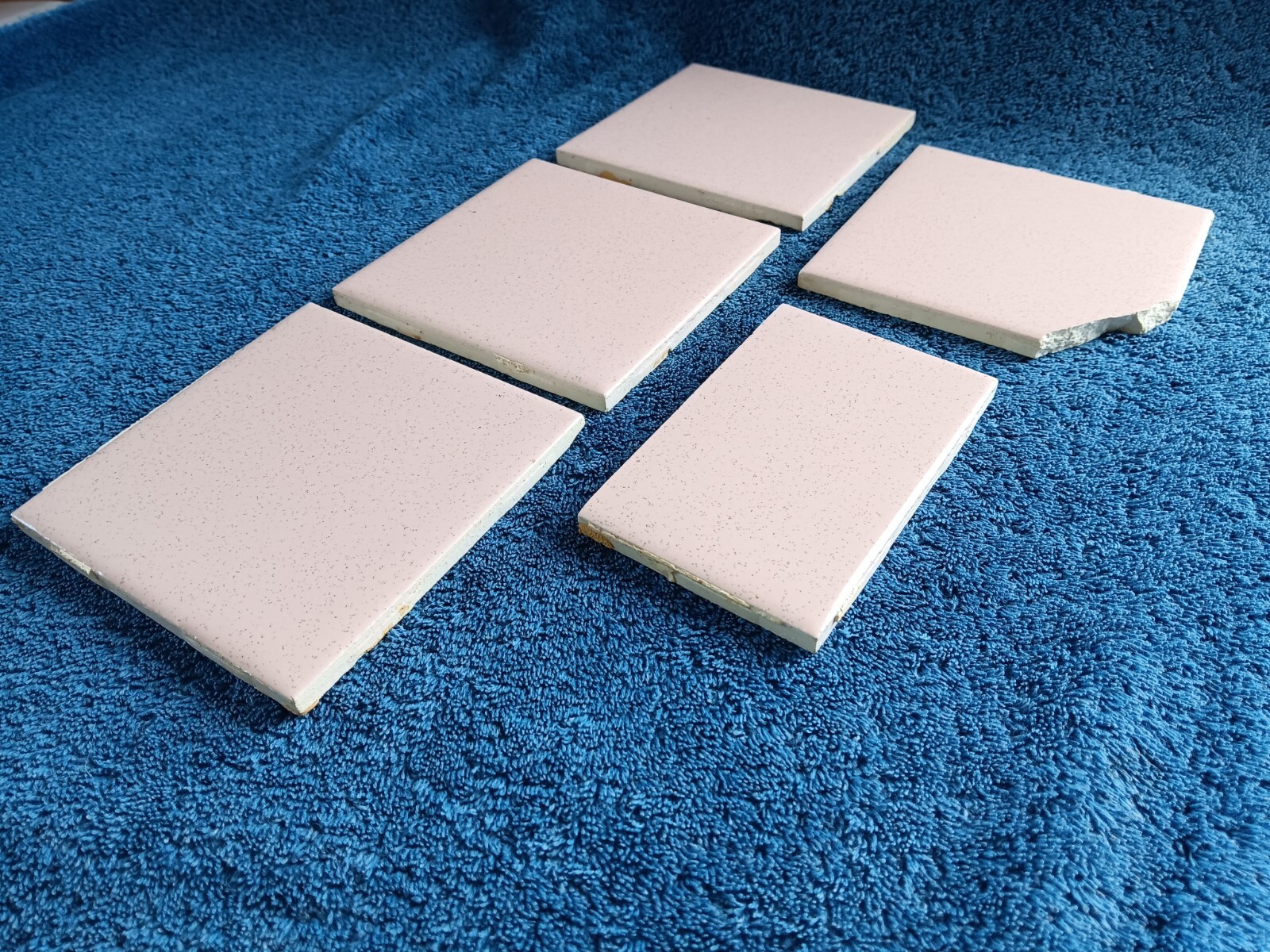 Robertson USA 4-3/8″ Sq. Pink Speckled Gray Ceramic Wall Tile 50s 60s VTG BR 3+