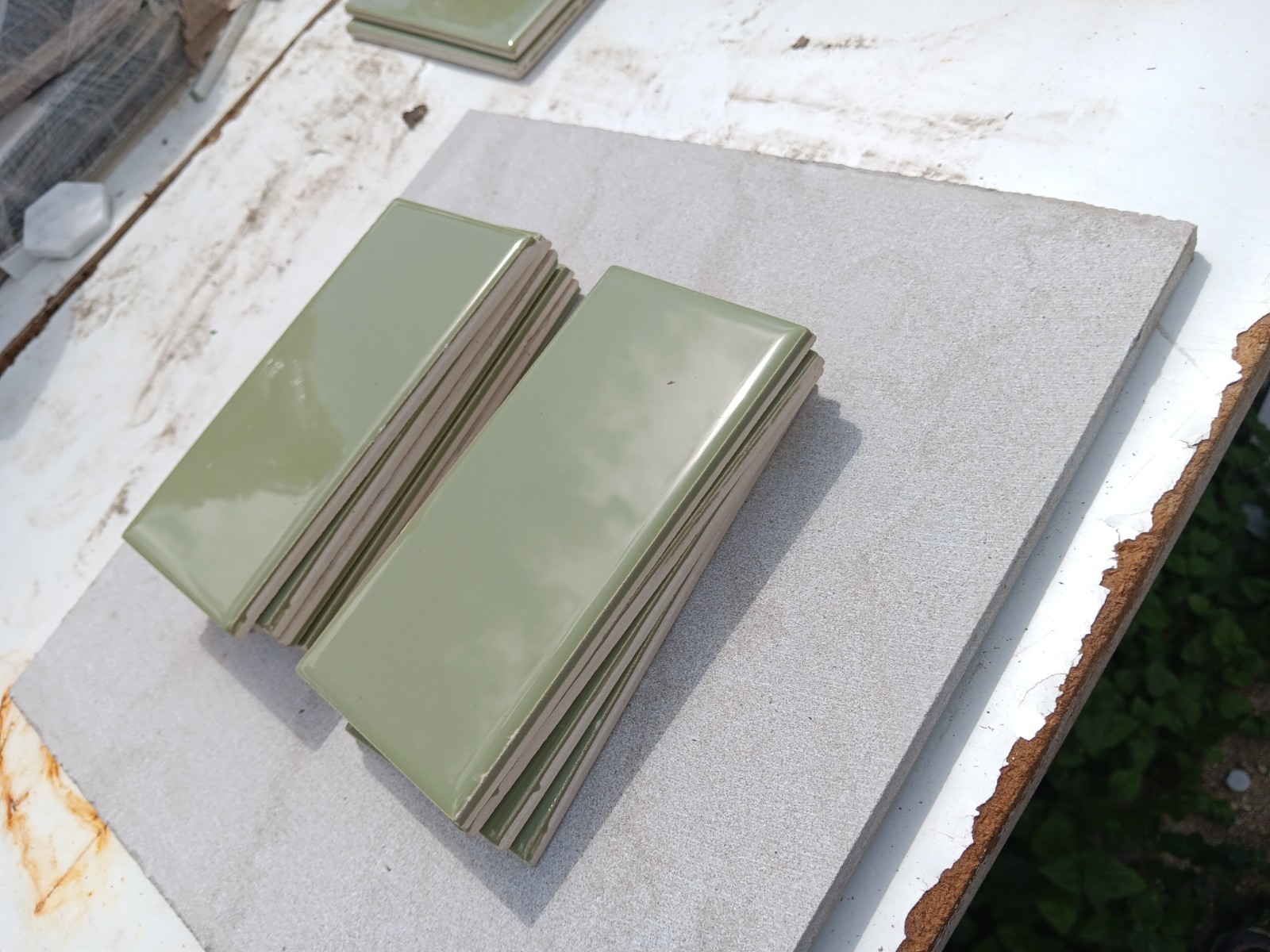 24 Tiles (3 ft²) – Glossy Garden Green 3×6 Ceramic Subway Tile..Vintage/Retro