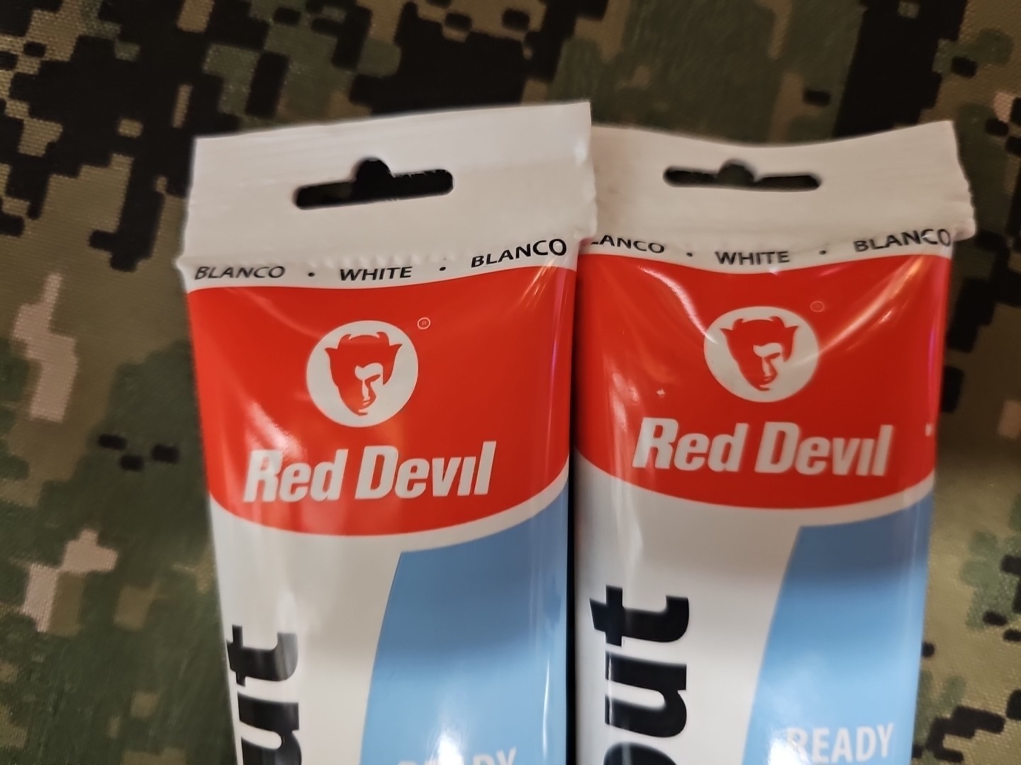 2X Red Devil 0425 Pre-Mixed Tile Grout Squeeze Tube, 5.5 oz., White