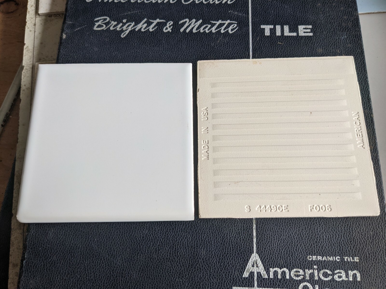 4 pcs. Gloss Ceramic Tile Ice White 25 American Olean bullnose S4449 Made in USA