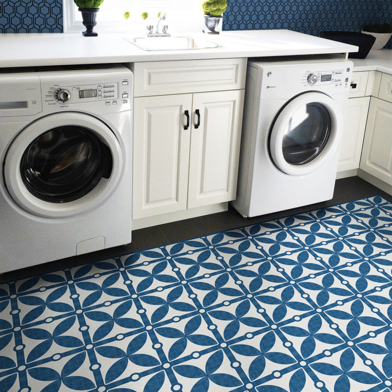 Charleston’ Geometric Non-Slip Indoor/Outdoor Vinyl Rug Blue 2′ x 3′