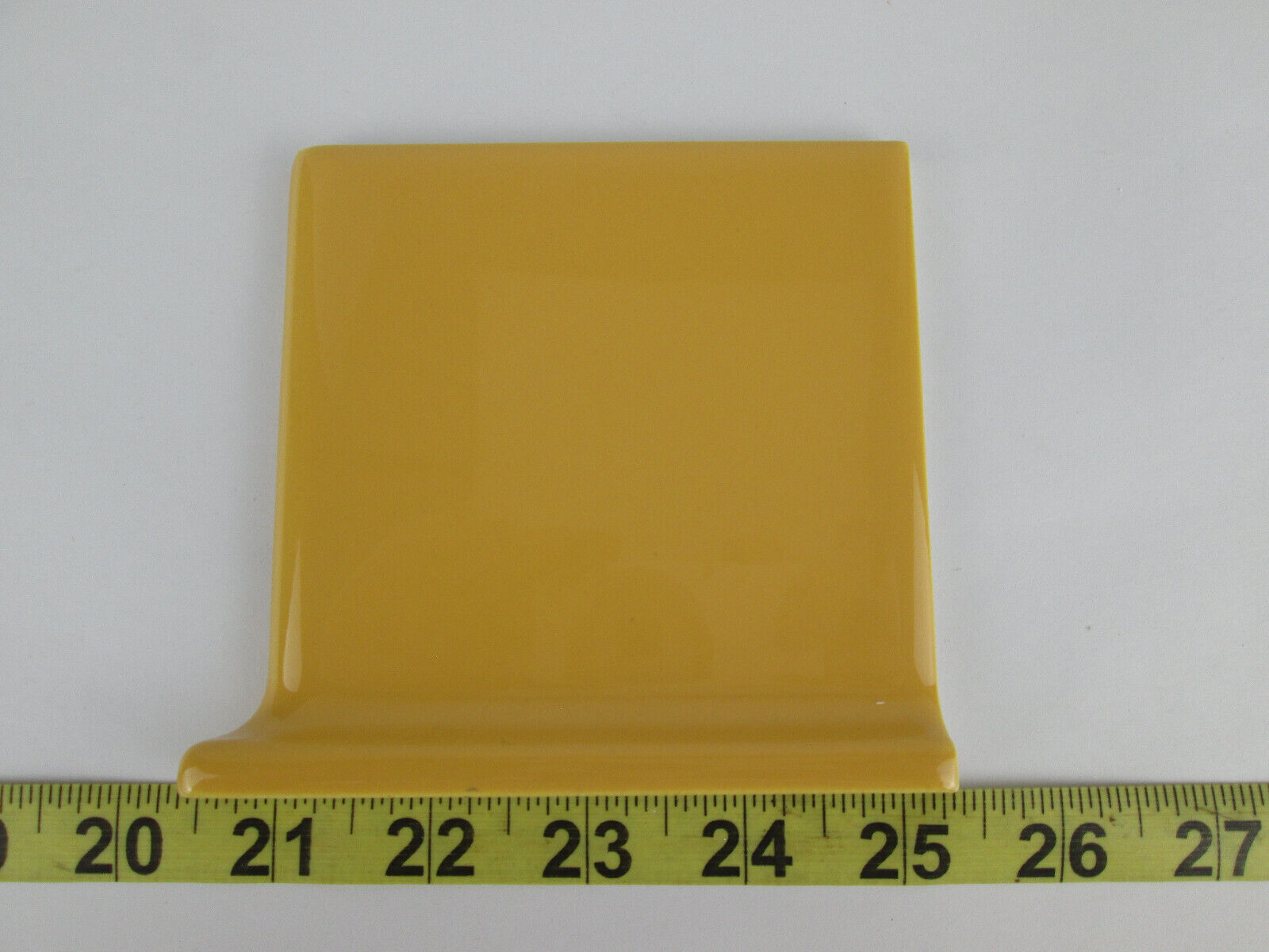 New NOS Daltile Ceramic Tile Mustard Yellow QTC1 4-1/4″ Cove Base Corner Right