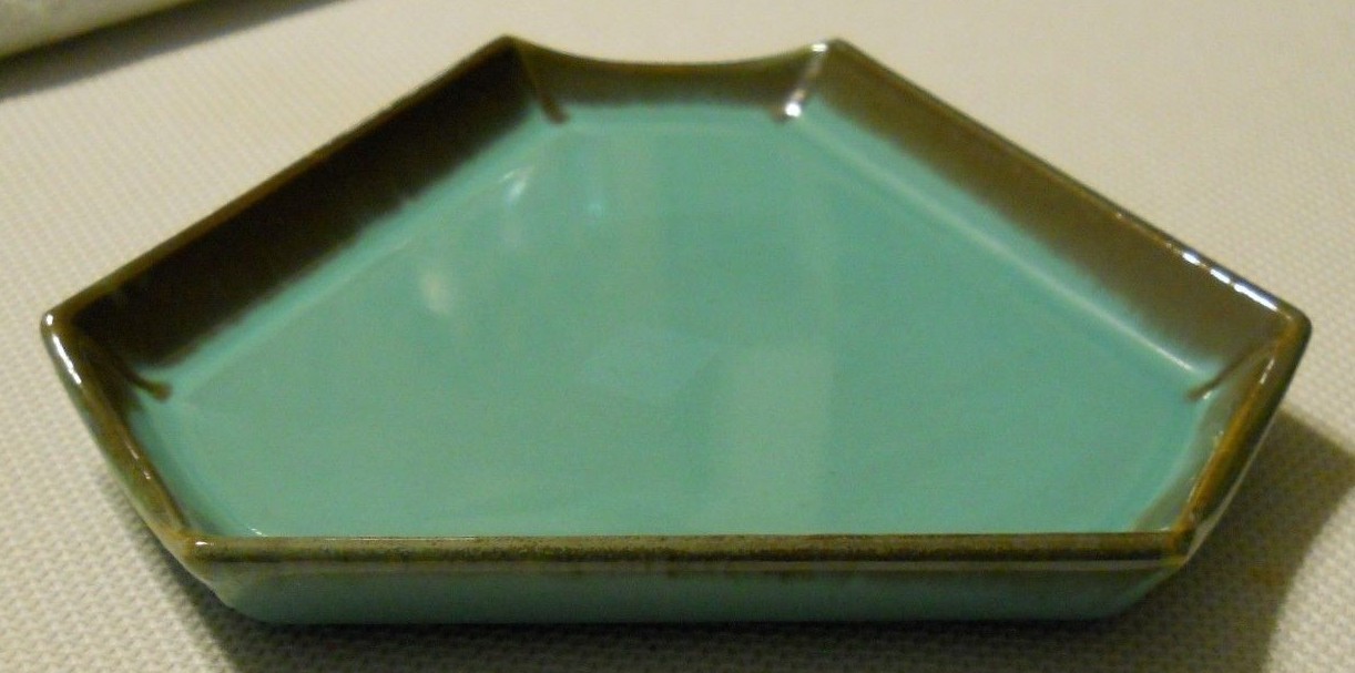 US CERAMIC TILE CO. CANTON OH ROMANY SPARTAN TEAL TRIANGULAR DISH 6 1/4”