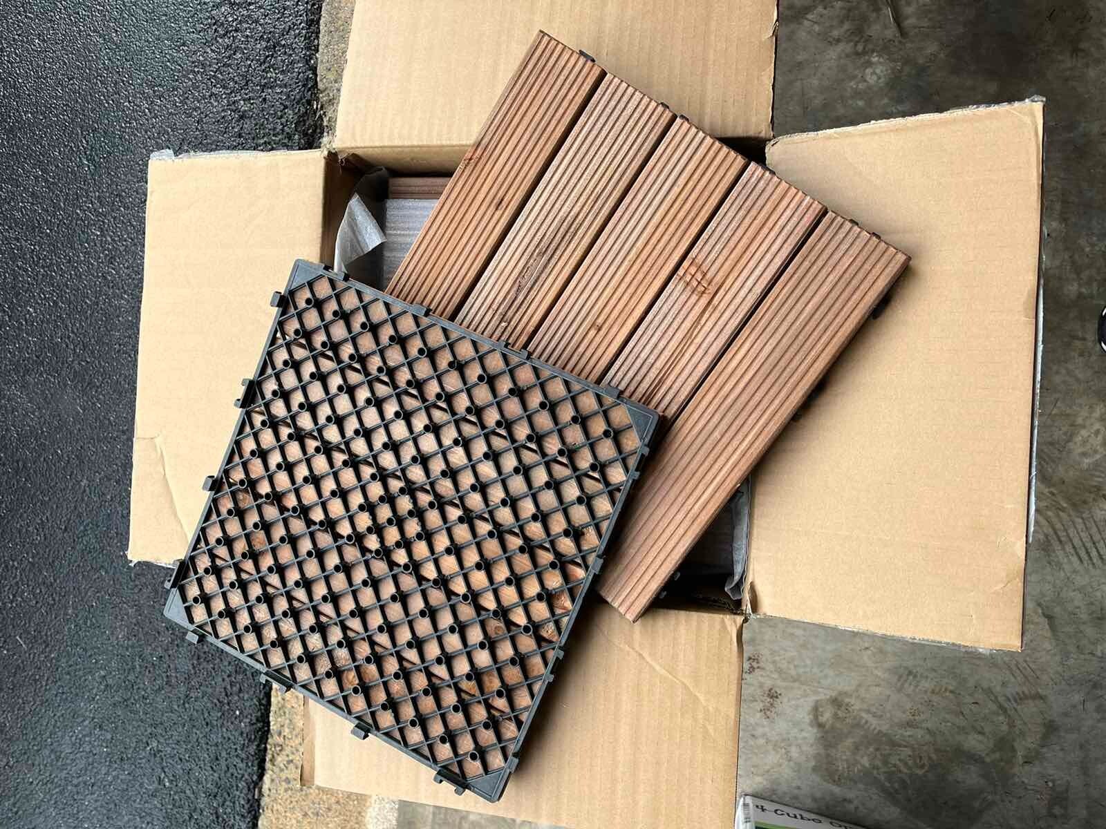 Yaheetech YT-00090375 12 x 12 inch Interlocking Patio Deck Tiles (27 Pieces)