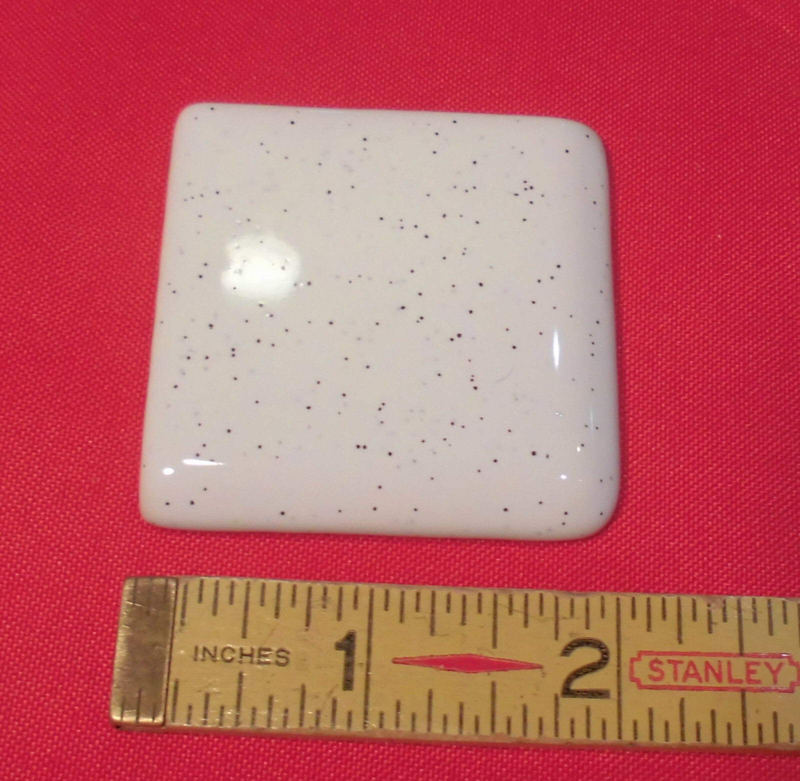 1 pc. Salt & Pepper 2″ X 2″ X 5/16″ Glossy Ceramic Surface Bullnose Corner Tile