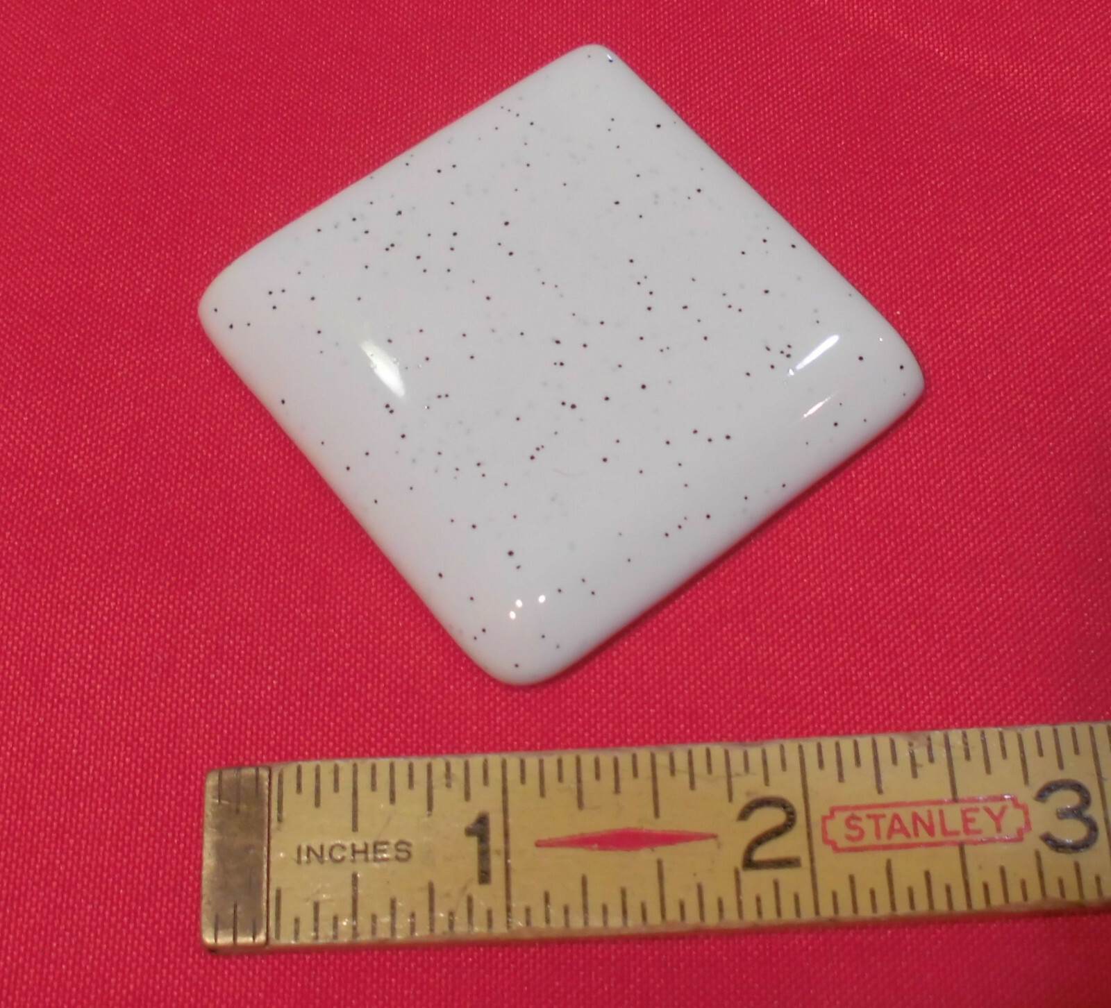 1 pc. Salt & Pepper 2″ X 2″ X 5/16″ Glossy Ceramic Surface Bullnose Corner Tile