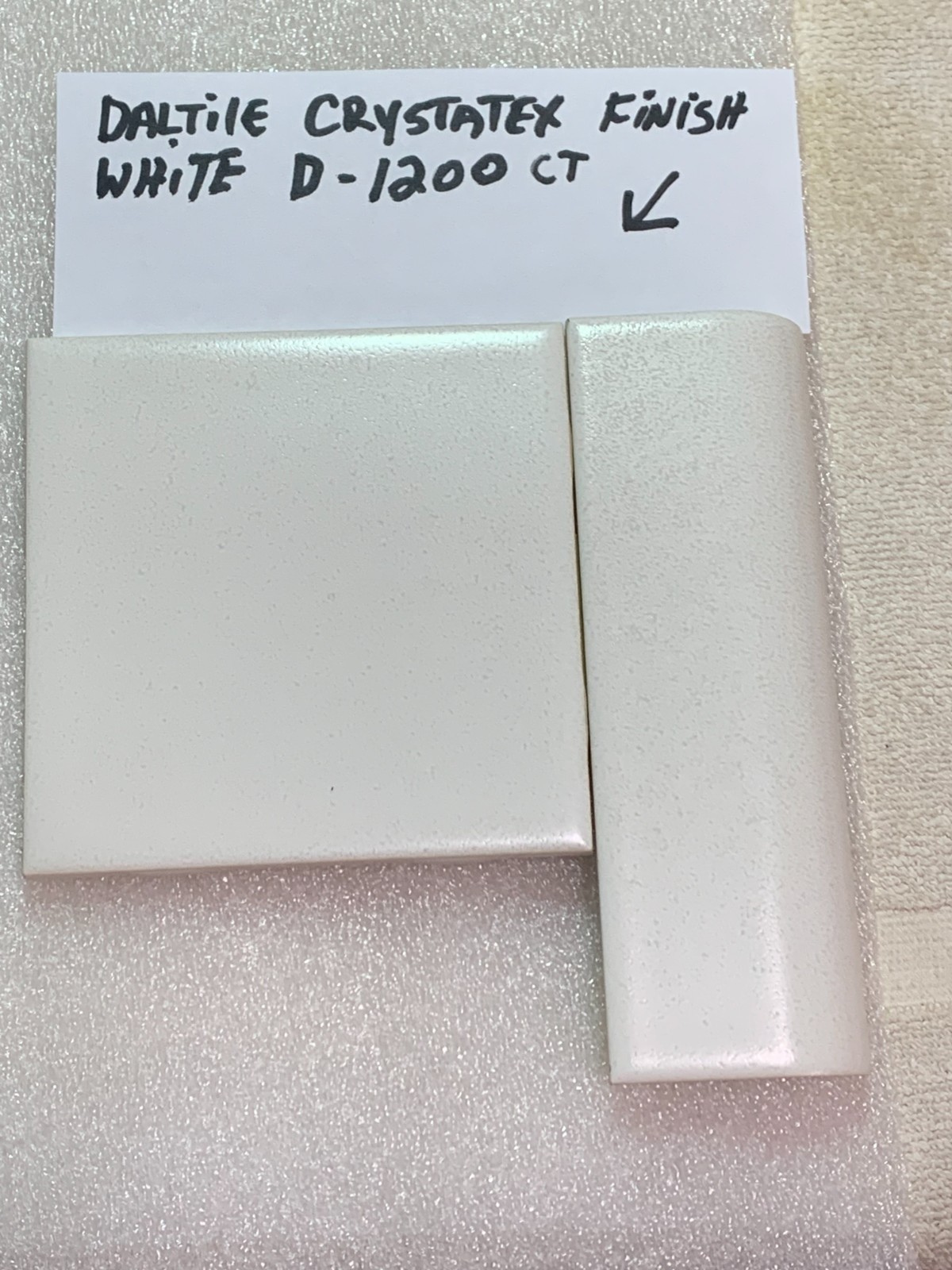 New Vintage Daltile 4 1/4″ X 4 1/4″ Crystaltex White D 1200