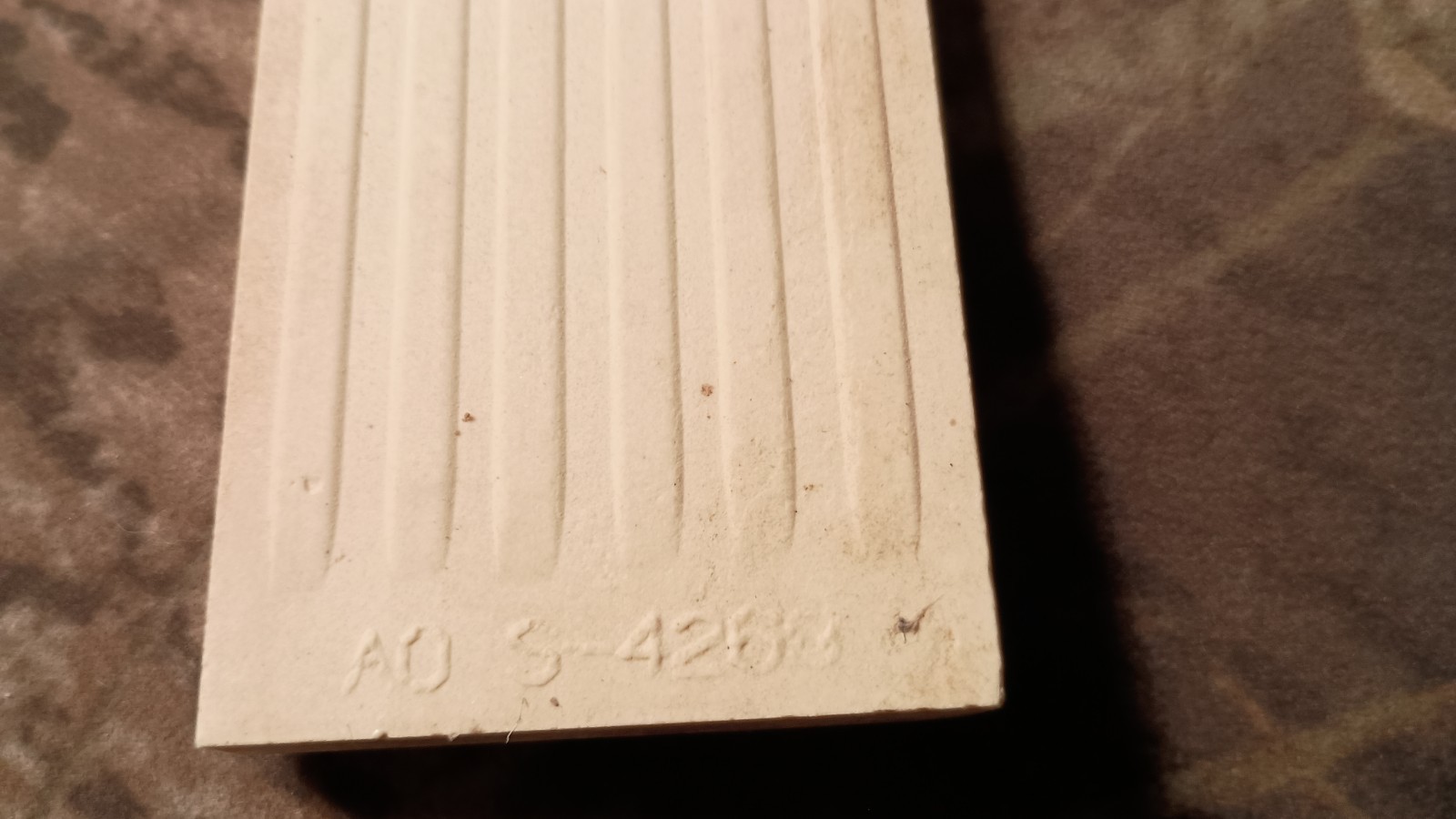 VTG Tan/Taupe Gloss Ceramic Bullnose Flat Trim Tile 2″X6” 1+ At Discount Price