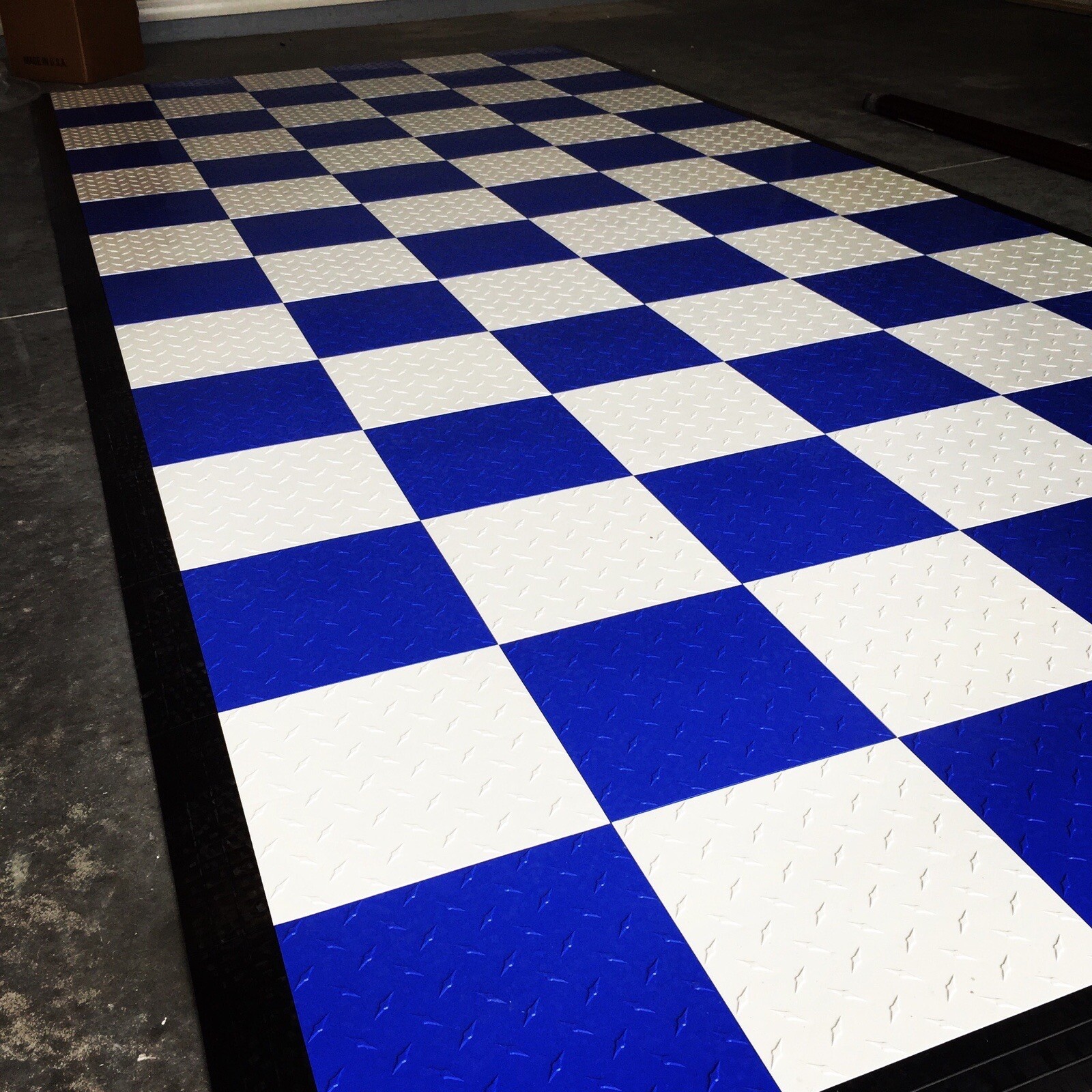 BLUE – 50 interlocking garage floor tiles Diamond Plate Clearance Basement Deck