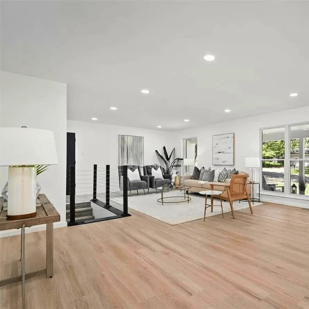 VINYL PLANK FLOORING CLICK . 5MM X 20MIL . LIFETIME WARR-SAHARA. 24 SQFT/BOX