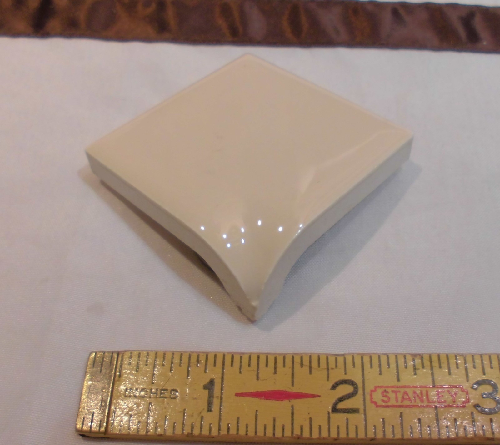 2 pcs. Glossy *Tan* Daltile #137 Canvas… Ceramic bullnose inside corner tile