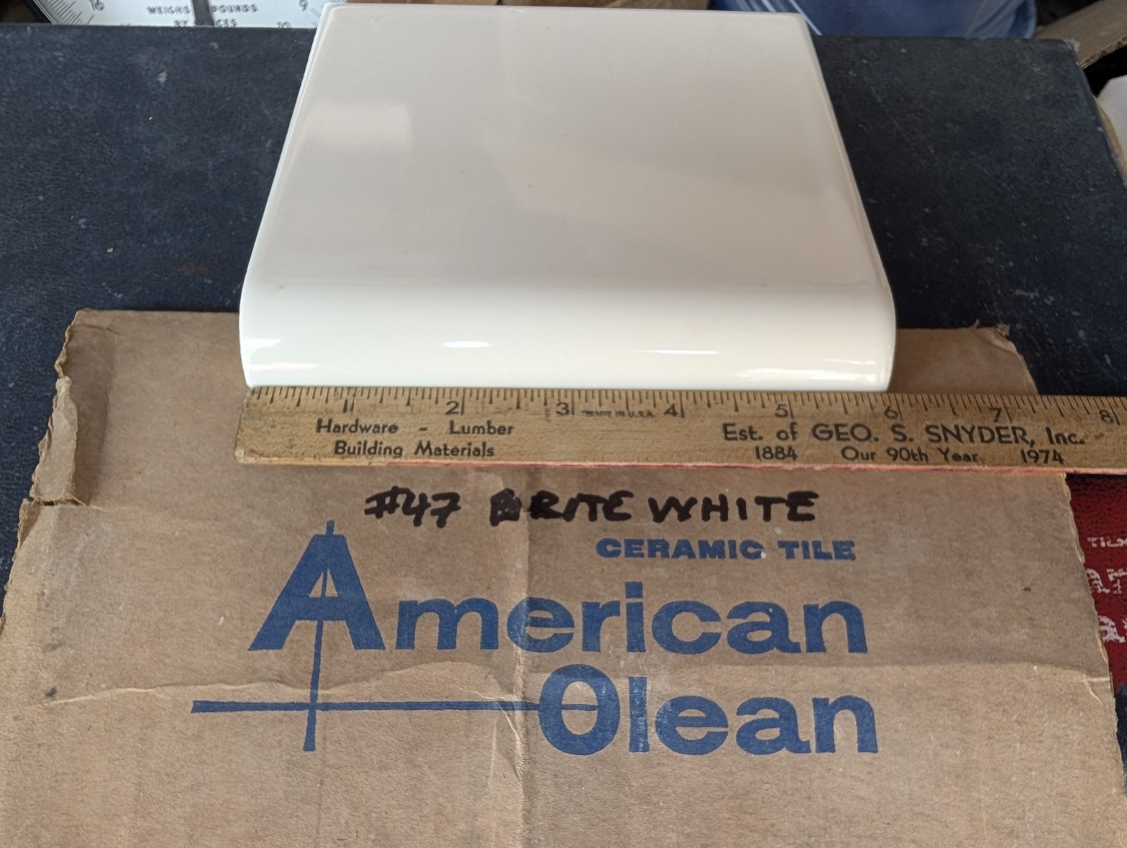1 pc Vintage American Olean Gloss Brite White #47 Tile Mud Bullnose 6″x6″ A3602