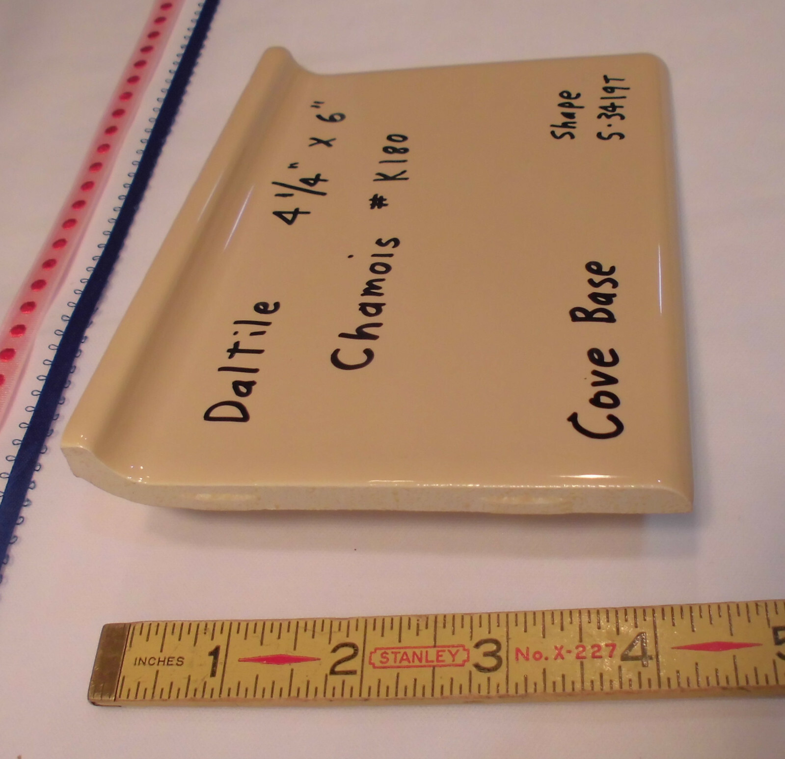 1 pc. Chamois -Tan Round Top Cove-Base Ceramic Tile: 6″ X 4-1/4″ By Daltile, NOS