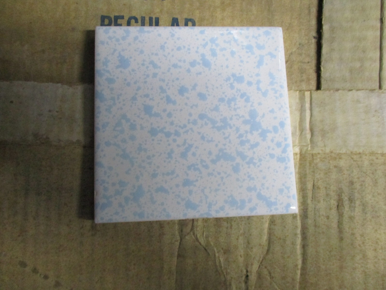 1 Wall Tile Florida USA FT 4-3/8″ Ceramic Mottled Sky Blue on Off White Vtg MCM