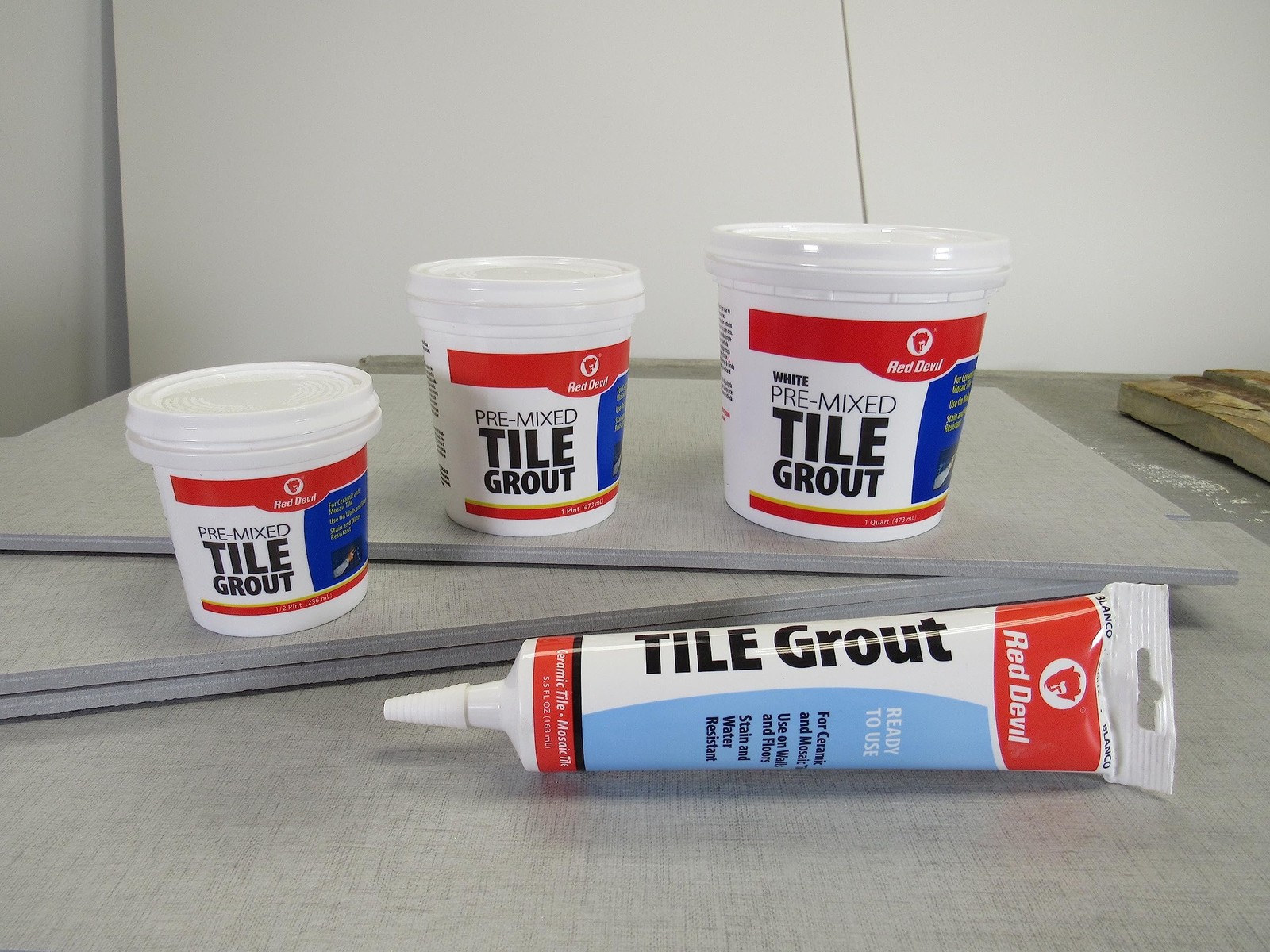 Red Devil 0425 Pre-Mixed Tile Grout Squeeze Tube, 5.5 oz., White